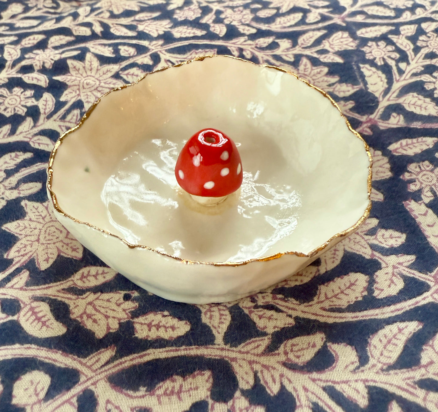 Shroom incense holder