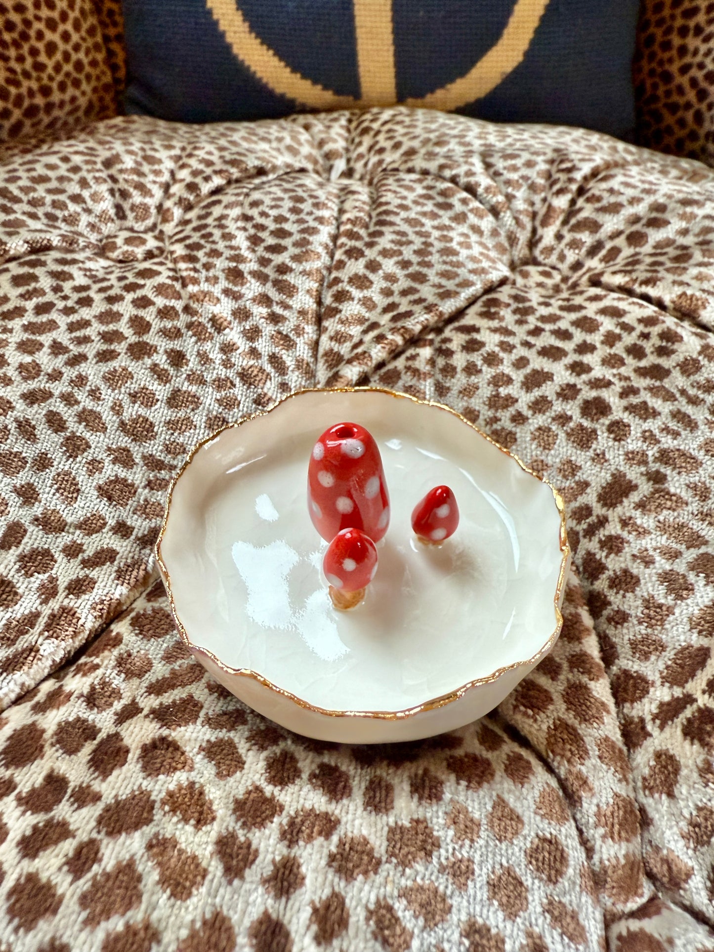 Shroom incense holder