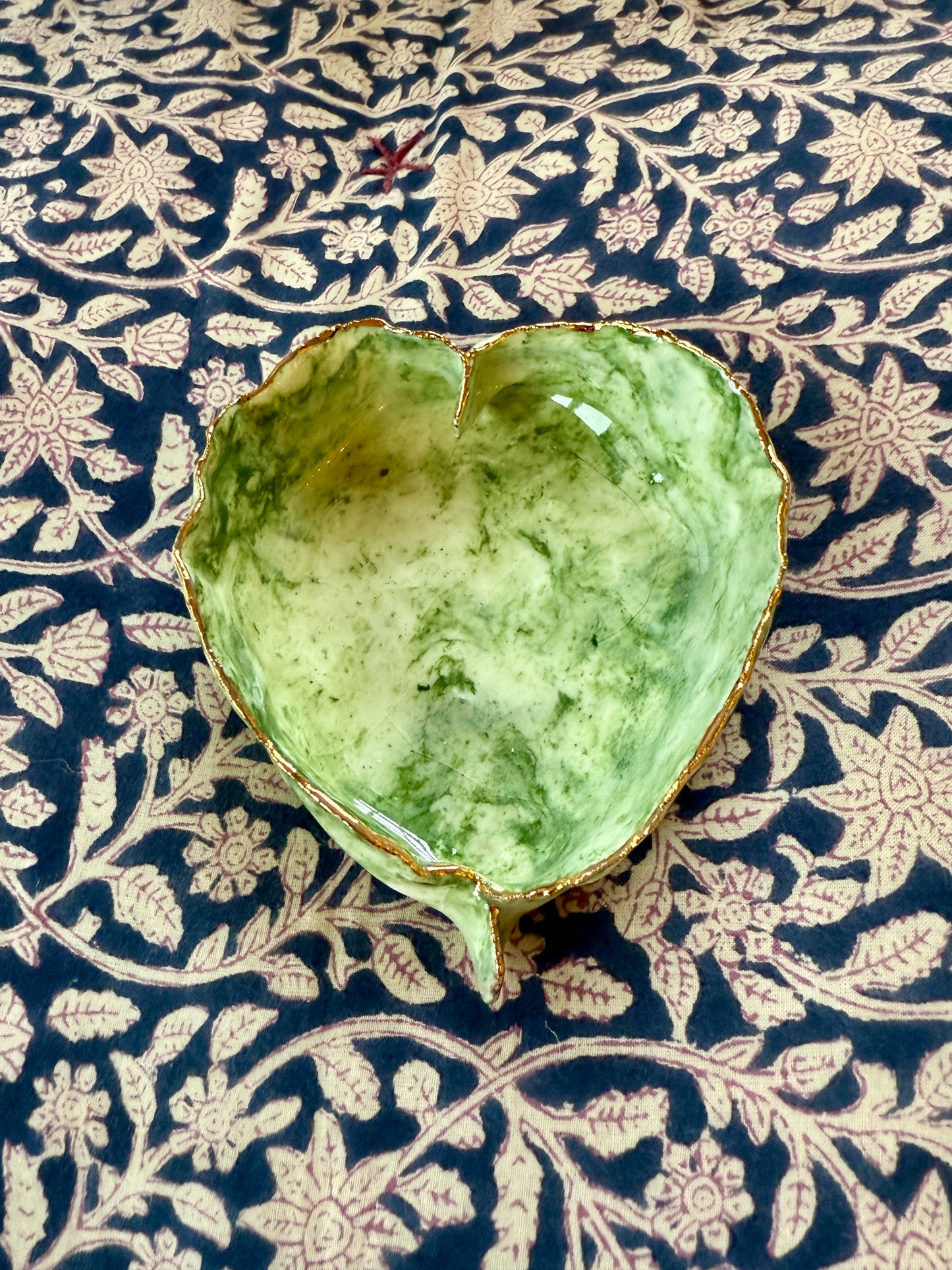 Marbleised heart pot