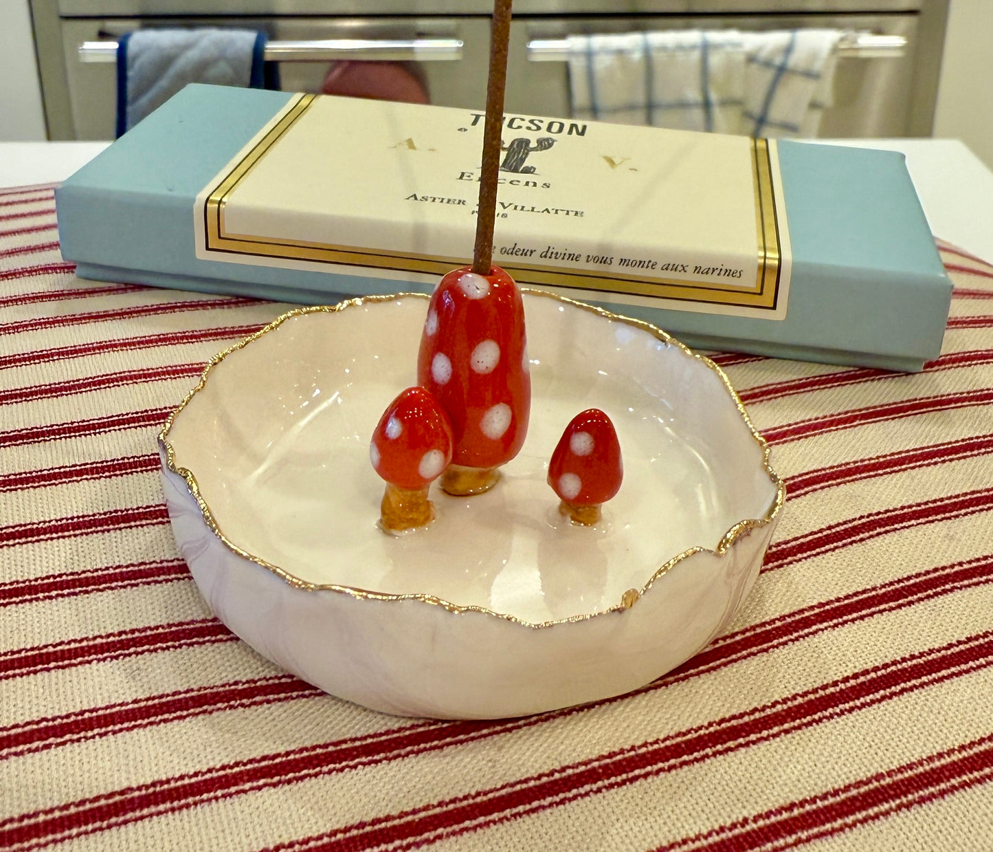 Shroom incense holder